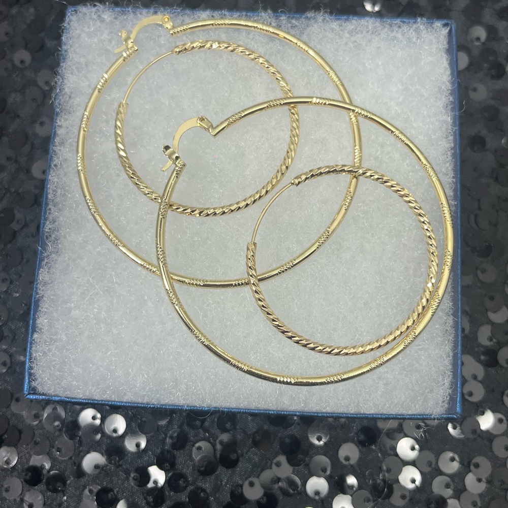 NEW  set of Laminated Gold Arracadas Two pairs two‎ sizes